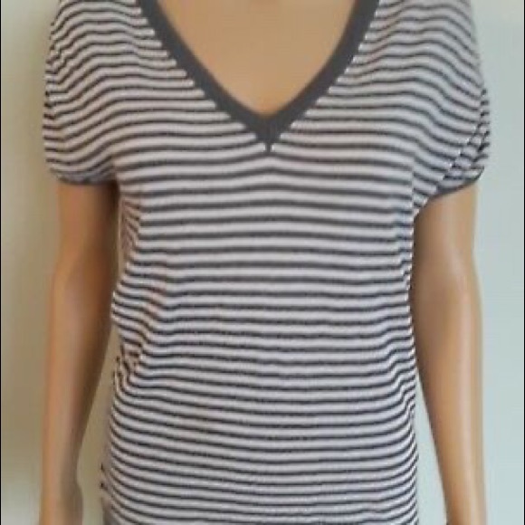 2/$15🆑LIKE 🆕 Express Gray Stripe V-Neck Sweater - Picture 2 of 10